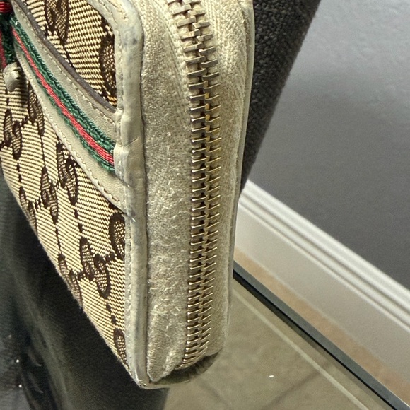 Gucci Beige and Green Monogram Clutch - Picture 6 of 11